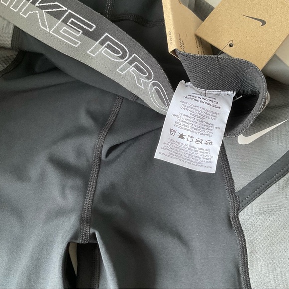 Nike Pro DriFit High Waisted 7/8 training leggings with pockets. (NWT) - Picture 11 of 12